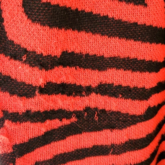 Gorgeous striking short sleeved sweater dress. - Picture 3 of 3